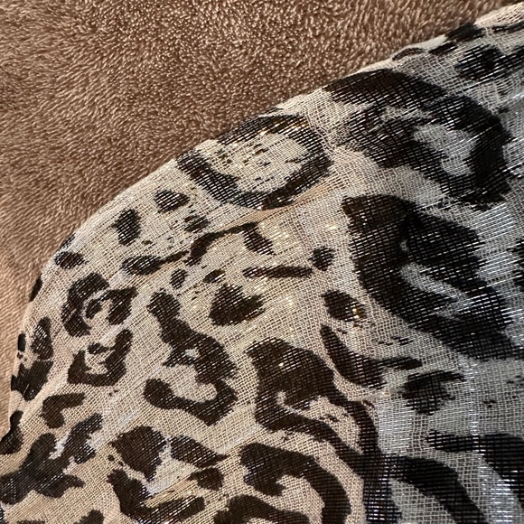Leopard print scarf - Picture 2 of 2